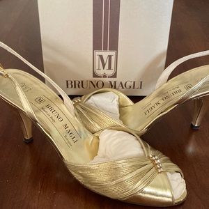 Elegant Bruno Magli Peep Toe Slingback 71/2B